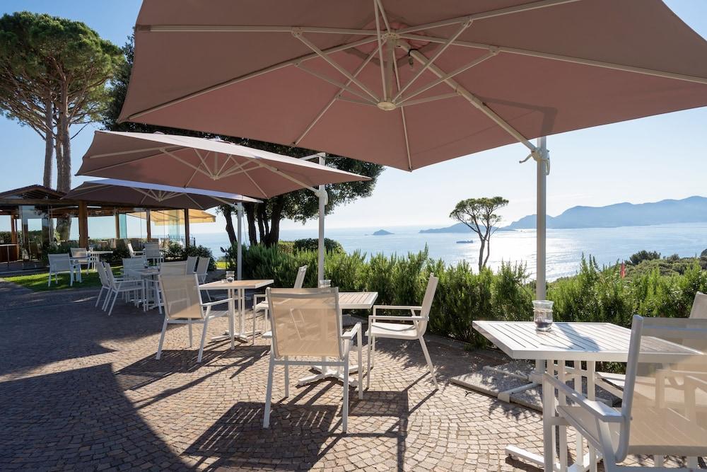 Hotel Golfo Dei Poeti Relais & Spa 5*